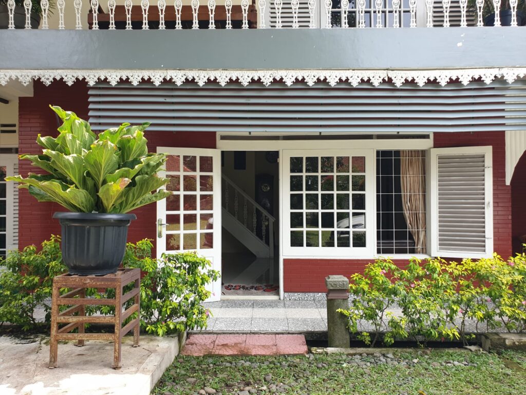 Rumah vintage yang penuh kehangatan dan cerita