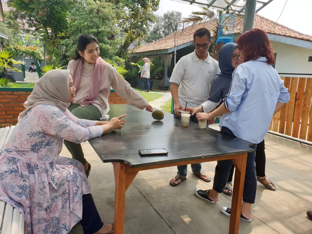 We all love intimate vintage gatherings